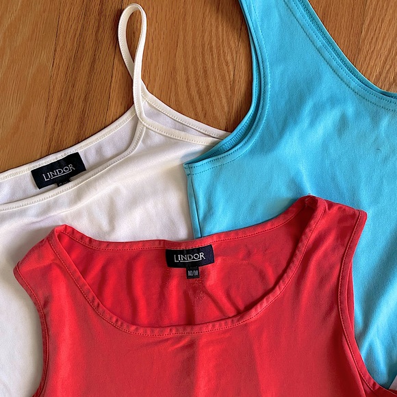 Bundle of tank tops - Picture 3 of 3